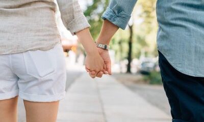 holding-hands-1149411_640 holding-hands-1149411_640